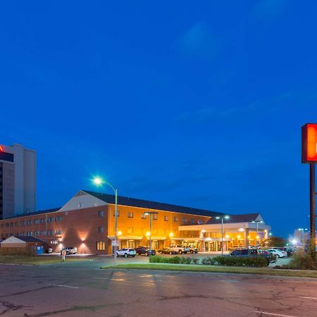 Ramada By Wyndham Topeka Downtown Hotel & Convention Center Kültér fotó