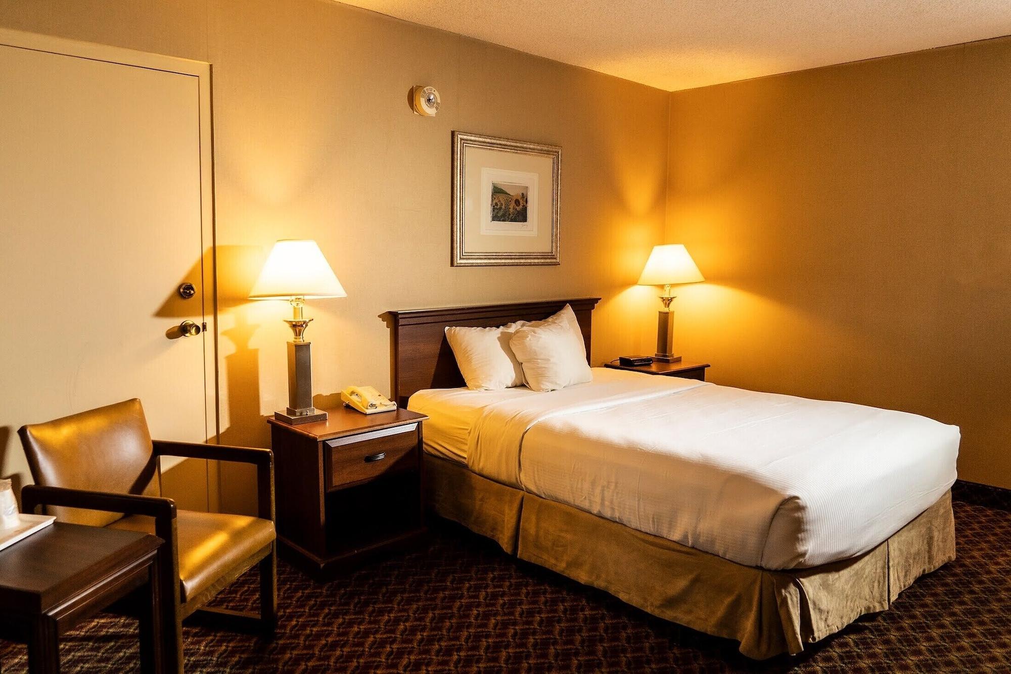 Ramada By Wyndham Topeka Downtown Hotel & Convention Center Kültér fotó