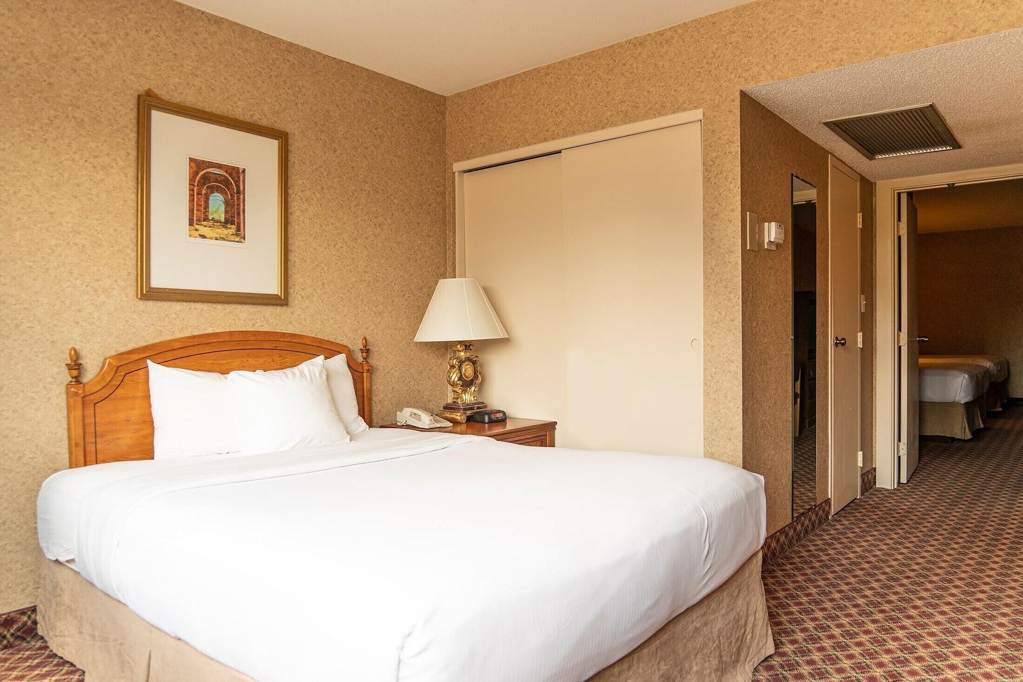 Ramada By Wyndham Topeka Downtown Hotel & Convention Center Kültér fotó