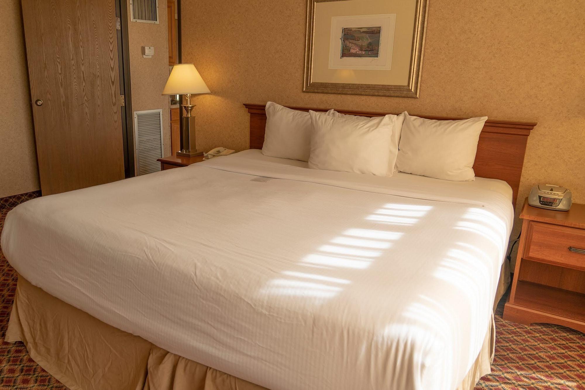 Ramada By Wyndham Topeka Downtown Hotel & Convention Center Kültér fotó