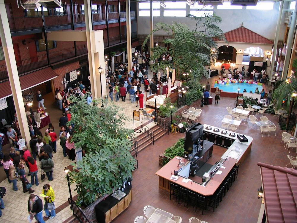 Ramada By Wyndham Topeka Downtown Hotel & Convention Center Kültér fotó