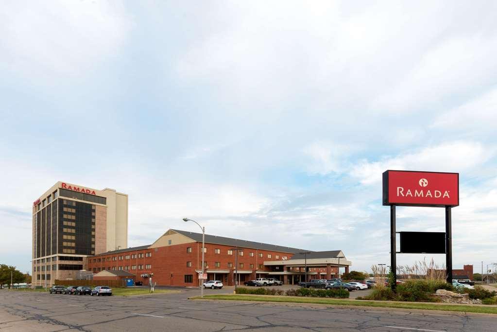 Ramada By Wyndham Topeka Downtown Hotel & Convention Center Kültér fotó