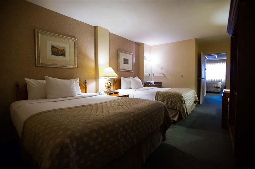 Ramada By Wyndham Topeka Downtown Hotel & Convention Center Kültér fotó