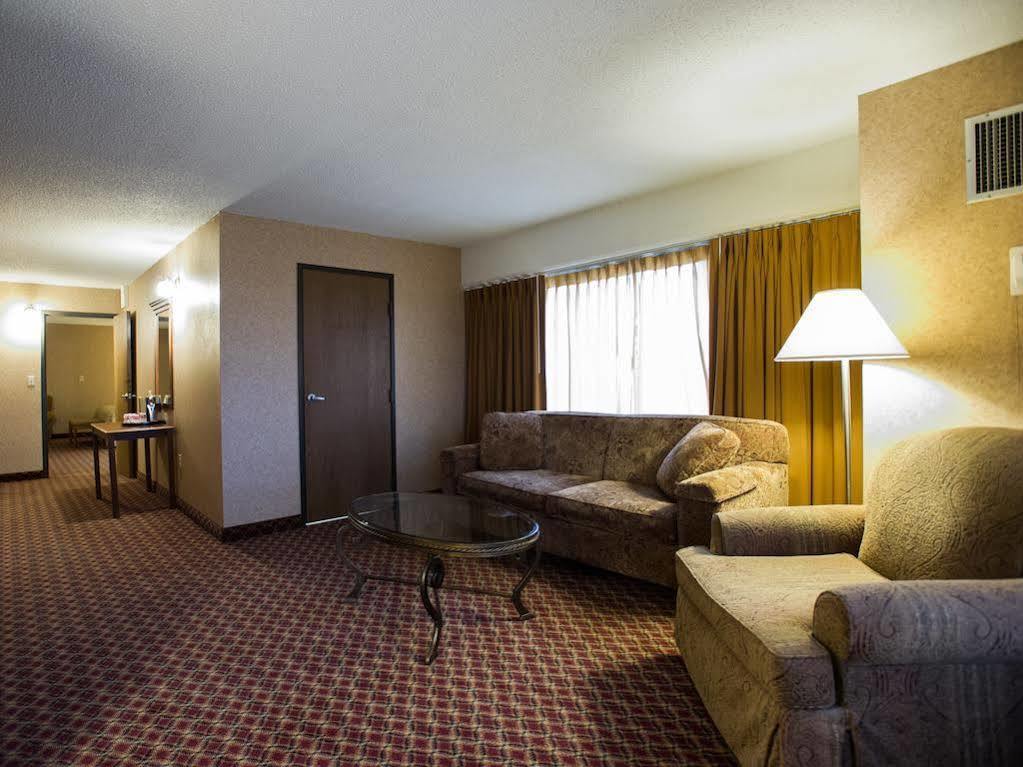 Ramada By Wyndham Topeka Downtown Hotel & Convention Center Kültér fotó
